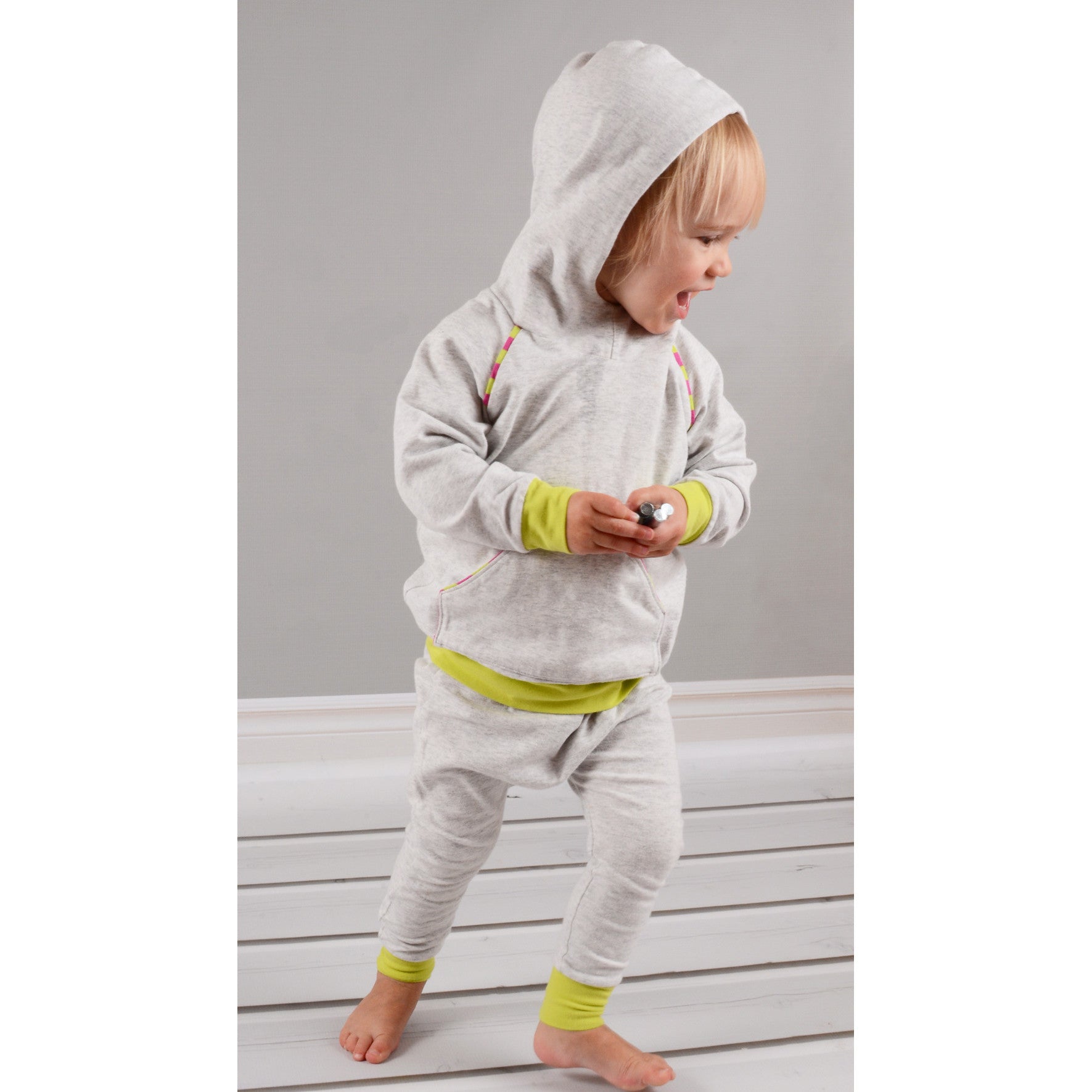 hooded raglan sweatshirt : 67