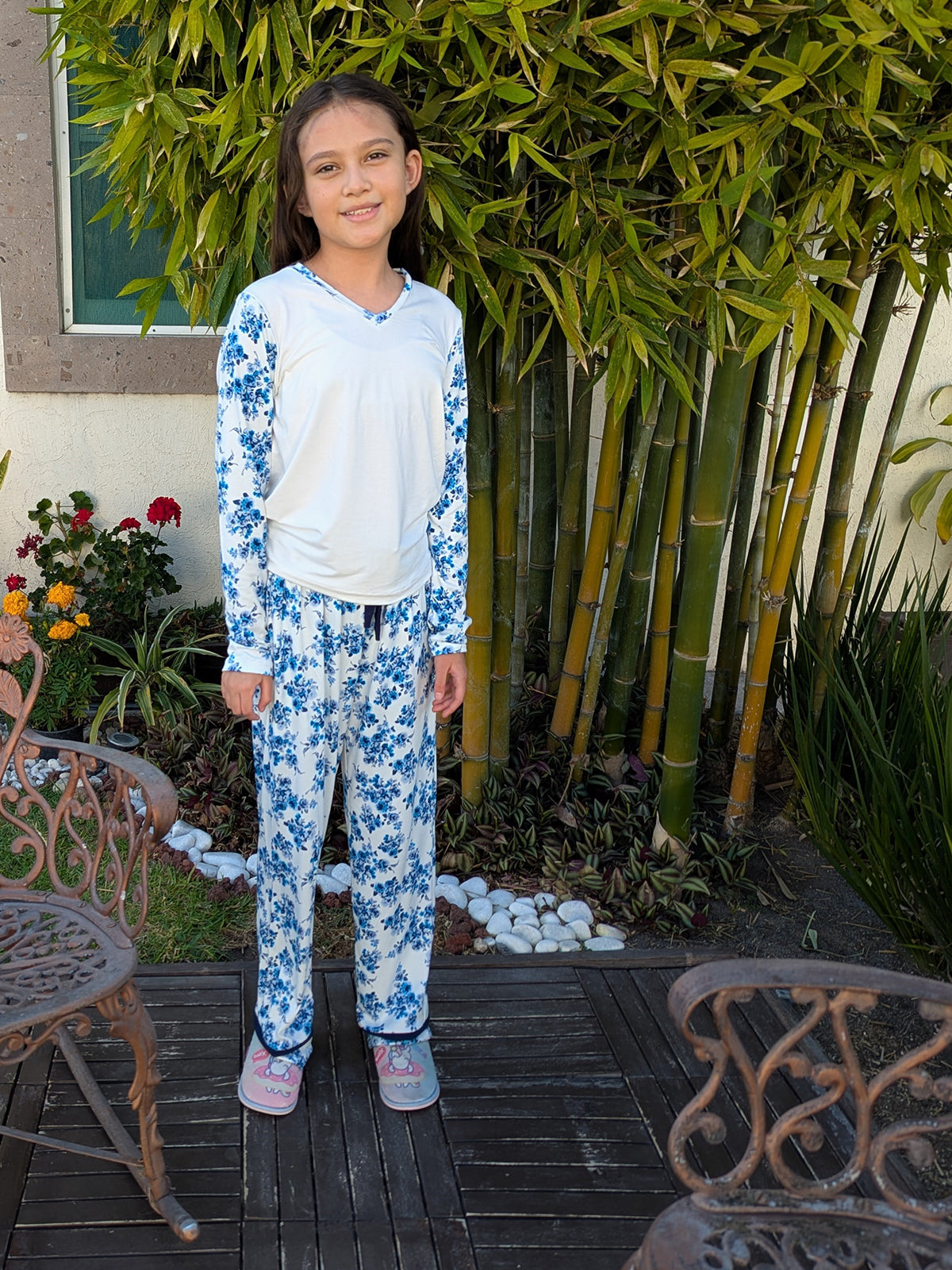 Big Kids V-Neck Tee : K038