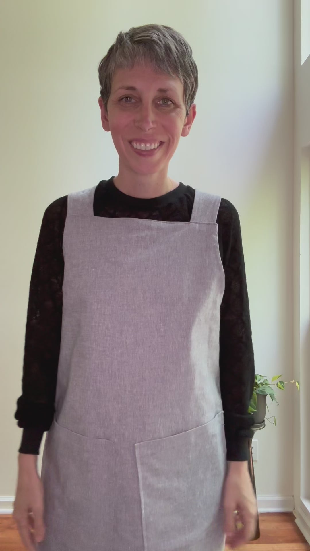Kristen shows how to take the apron on and off 