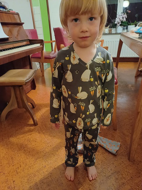 Little Kids V-Neck Tee : 160