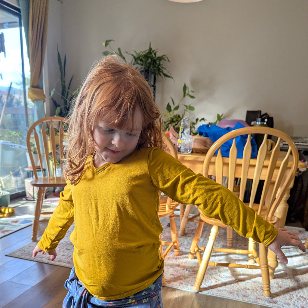 Little Kids V-Neck Tee : 160