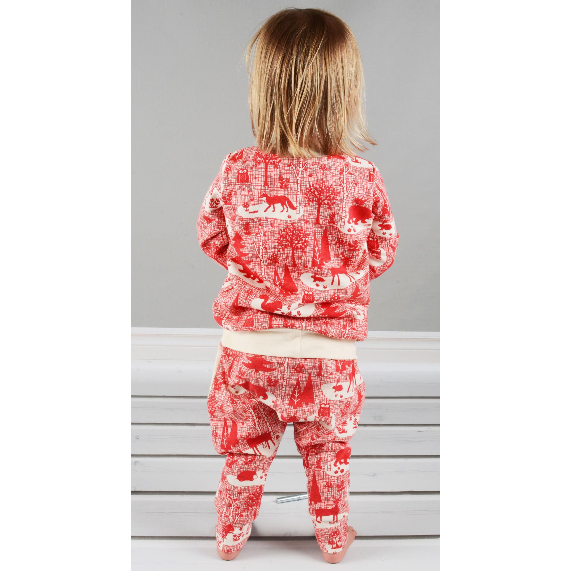 crew neck sweatshirt : 32